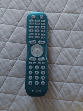 TESTING Philips Metallic Turquoise universal media Remote White Light-Up Buttons